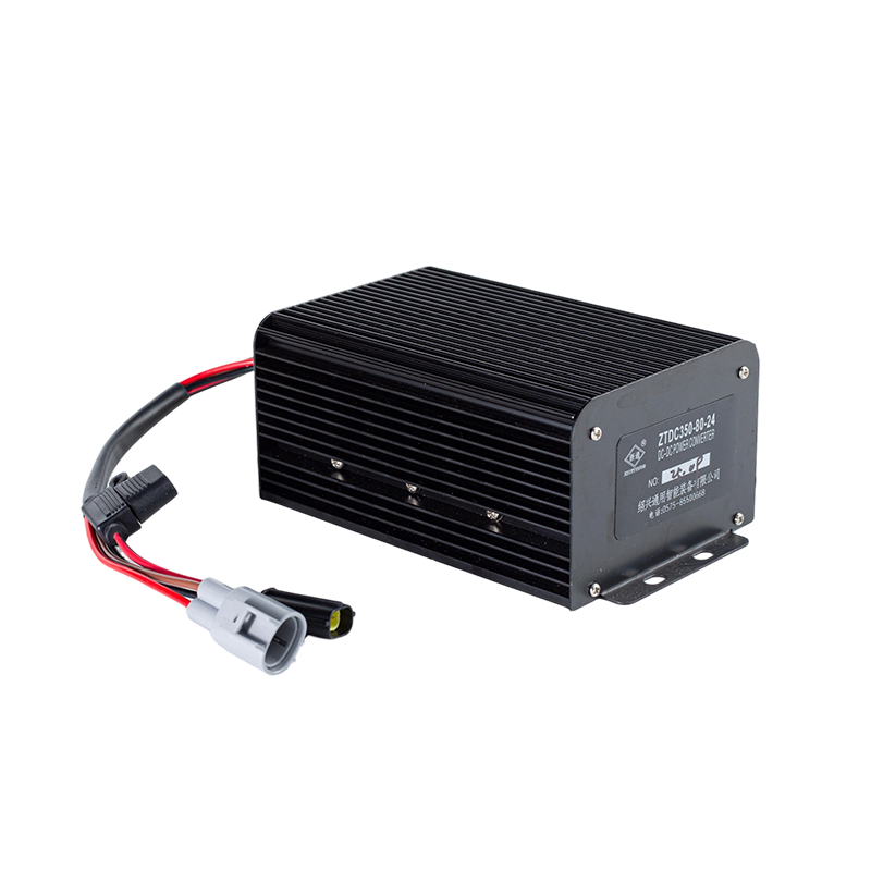 Høyeffektiv, stabil utgang IP65 Støvtett oljebestandig DC80V gaffeltruck med bred inngang DC-DC-spenning Step Down Module